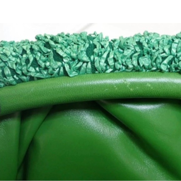 BOTTEGA VENETA MINI CURLY RAFFIA CLUTCH BAG - Picture 6 of 7